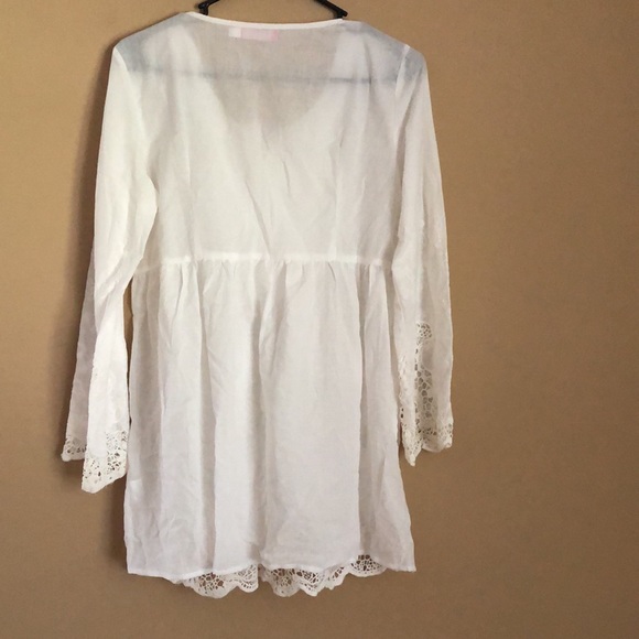 Beautiful Scallop Design White Flowy Tunic - Picture 2 of 2